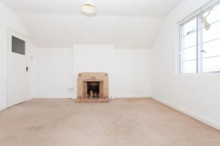 1 Bedroom Flat - Photo 2