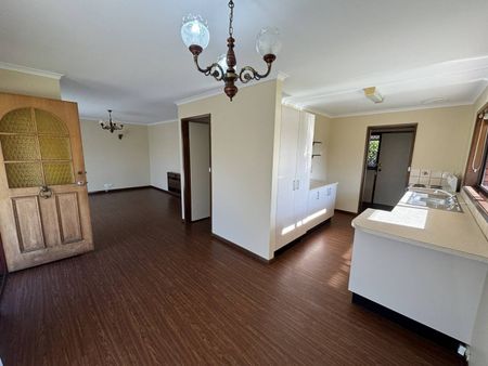 Comfortable 2-bedroom unit in convenient area - Photo 2