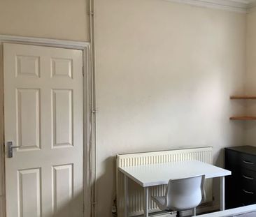 3 Bedroom End Of Terrace To Rent in City Centre - Photo 3