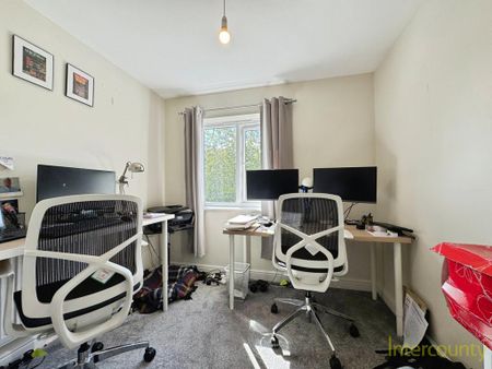 4 bedroom link detached house to rent - Photo 4