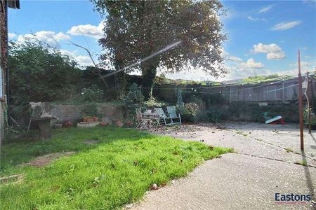 St. Leonards Road, Epsom, Surrey, KT18 - Photo 5