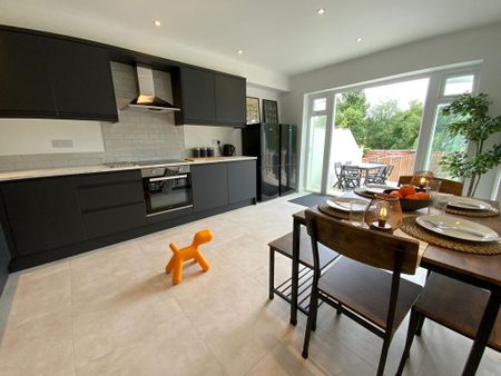 1 bedroom in a house share to rent - Photo 2