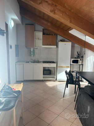 Mansardato ammobiliato con tutte le spese incluse - Foto 1