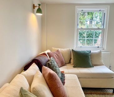 West Passage, Herts, Tring - Photo 1