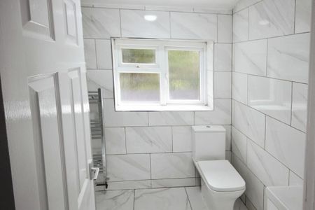 2 bedroom semi-detached house to rent - Photo 5