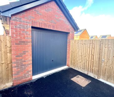 .Three bedroom detached house - Photo 2