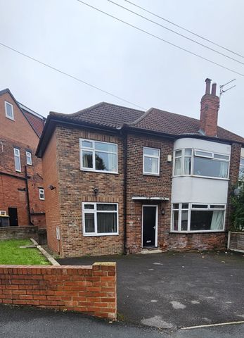 6 Bed - 16 Ash Crescent, Headingley, Leeds - LS6 3LE - Student - Photo 3