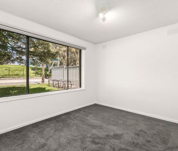 Leafy Essendon North Apartment - Photo 3