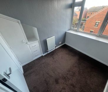 3 Bed Terraced House, St. Hildas Avenue, LS9 - Photo 3