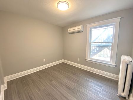 $2,050 / 2 br / 1 ba / 750 sqft 2BR Duplex in Hamilton - Photo 3