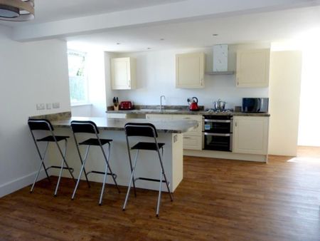 1 bedroom in a house share to rent - Photo 3