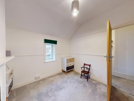 3 bedroom end of terrace house to rent - Photo 3