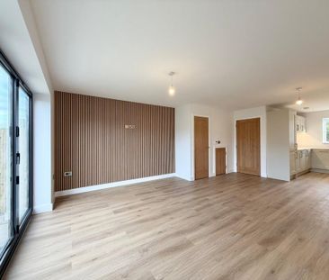 3 bedroom semi-detached house to rent - Photo 2