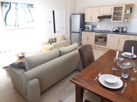 2 bedroom flat to rent - Photo 3