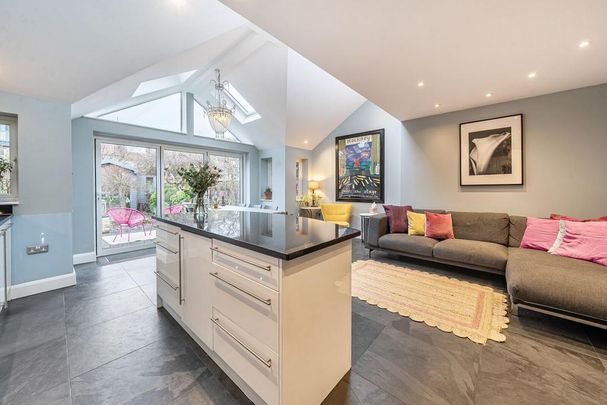 4 bedroom terraced house to rent - Photo 1