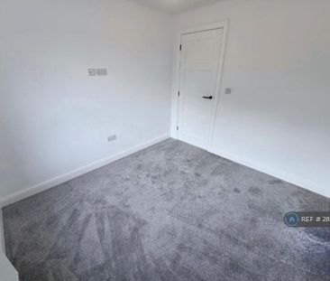 3 bedroom detached house to rent - Photo 3