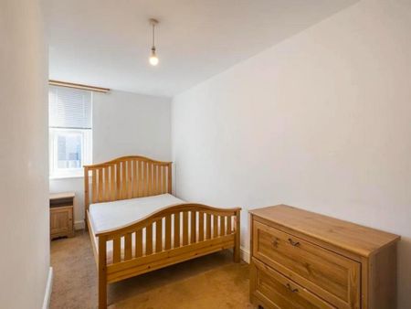 3 bedroom flat to rent - Photo 5