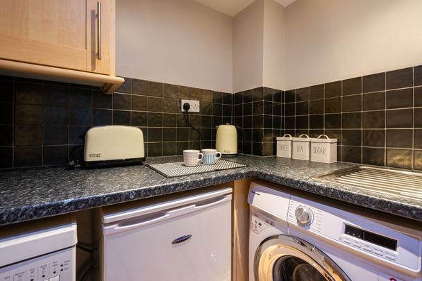 Flat 9, 40 HYDE TERRACE Leeds - LS2 9LN - Photo 1