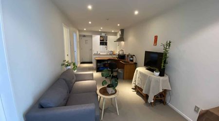 2 bedroom UNFURNISHED apartment in CBD - Photo 3