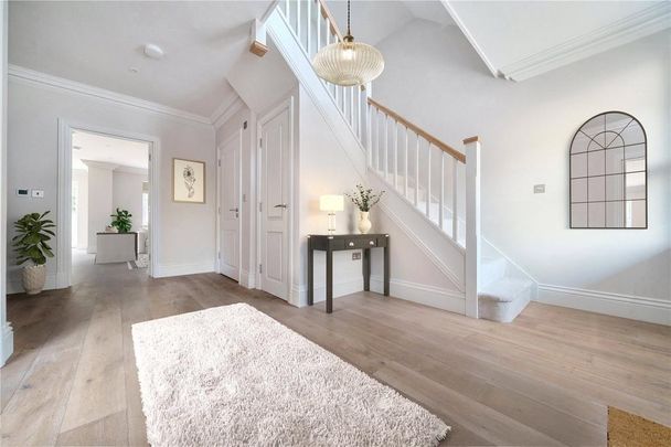 5 bedroom detached house to rent - Photo 1