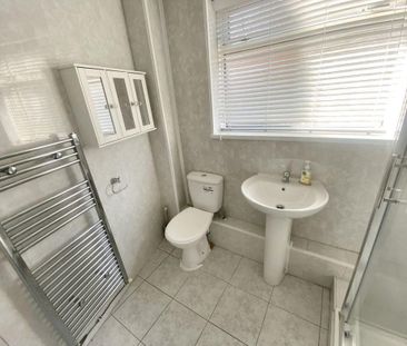 Victoria Road East, Hebburn, Tyne and Wear, NE31 1XG - Photo 2