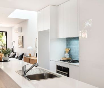 Stylishly renovated two bedroom terrace with air-conditioned living... - Photo 5