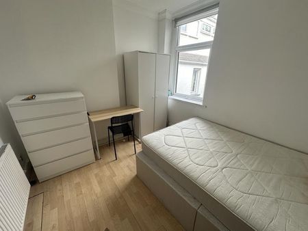 5 bedroom flat to rent - Photo 4