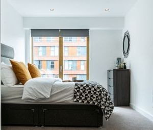 3 Bedrooms Flat to rent in Houldsworth St, Manchester M1 | £ 448 - Photo 1