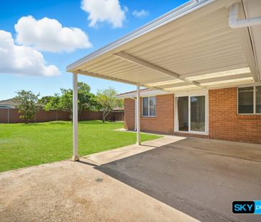 FOUR BEDROOM BRICK HOME! - Photo 4