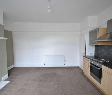 Commercial Street, Queensbury, Bradford, BD13 - Photo 2