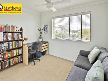 TWO BEDROOM TOP FLOOR UNIT WITH VIEWS - Photo 5