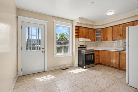 For Lease - 113 Milverton Boulevard, Toronto, Ontario - Photo 2