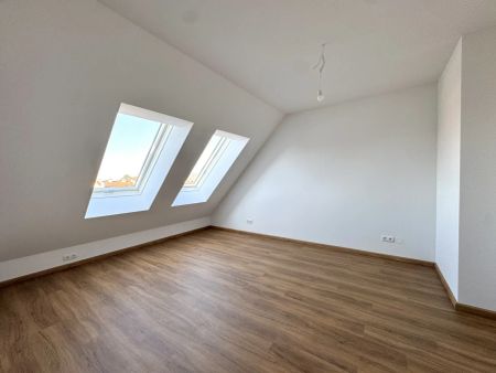 Dachgeschossausbau mit Terrasse & Klimaanlage - Erstbezug - Photo 2