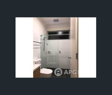 Stylish 2-Bedroom Townhouse in Prestigious Doncaster Location - Photo 1