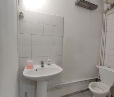Location Appartement 2 pièces 46m² MARSEILLE 3ème - Photo 6