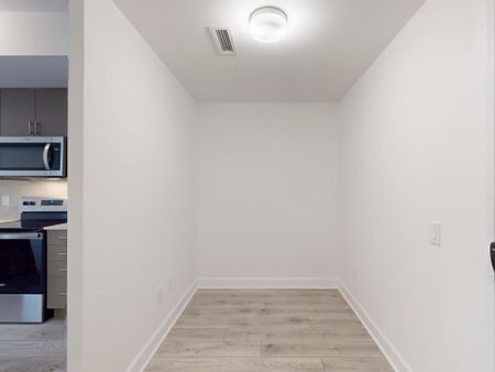 For Lease - 3240 William Coltson Avenue Unit# 428, Oakville, Ontario - Photo 3