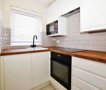 1 bedroom semi-detached house to rent - Photo 2