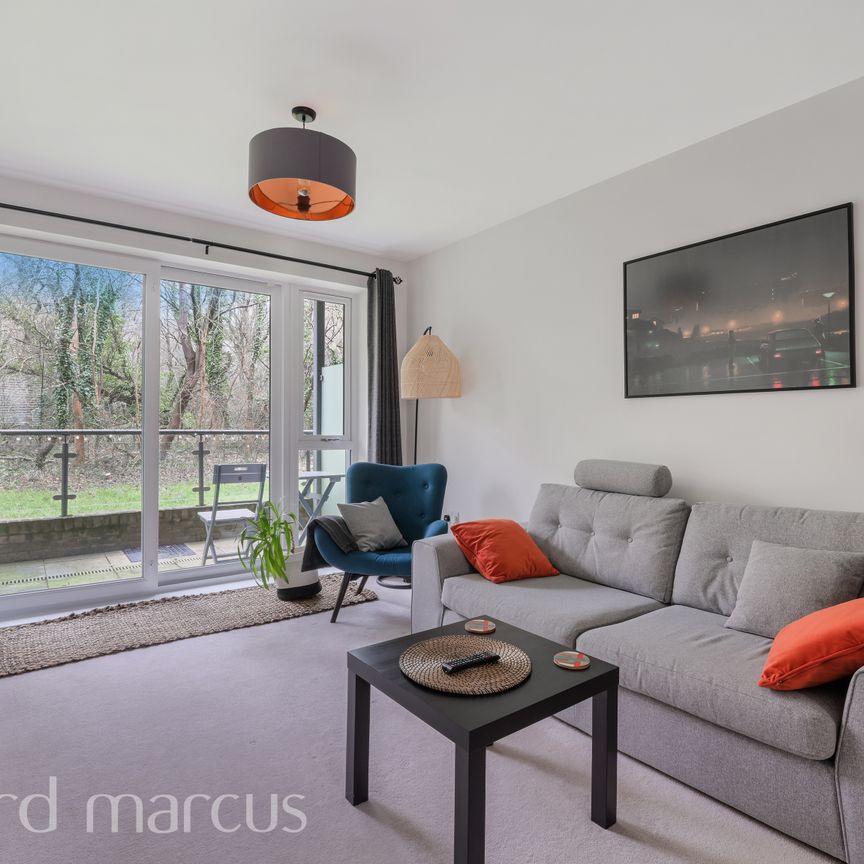 Woodcote Side, Epsom - Photo 1