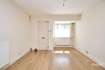 Waller Drive, Northwood, HA6 - Photo 5