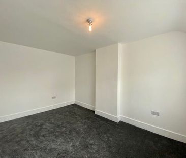 Oakwood Avenue, Penylan, CARDIFF - Photo 3