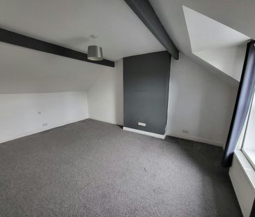 Semi-detached house to rent on - Photo 2