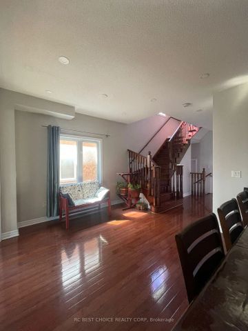 Property For Lease | W9042809 - Photo 2