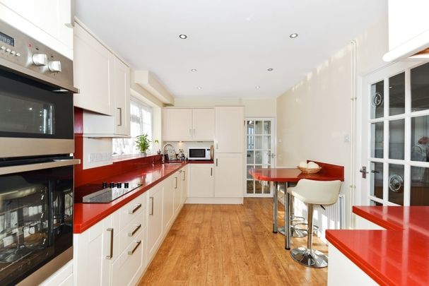 3 bedroom semi-detached house to rent - Photo 1