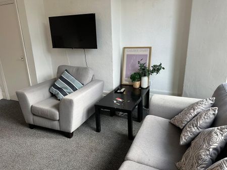 6 bedroom house to rent - Photo 2