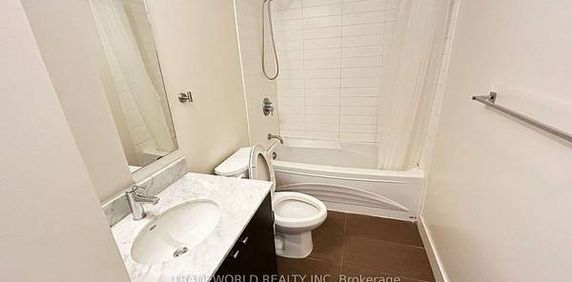 Yonge/Sheppard Ave East Luxurious 1Bdrm 11Ft Ceilings Near Subway - Photo 2