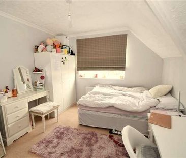 Bedroom Semi-detached House In Farncombe, GU7 - Photo 3