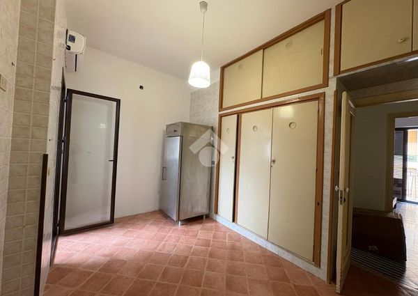 5 locali in affitto