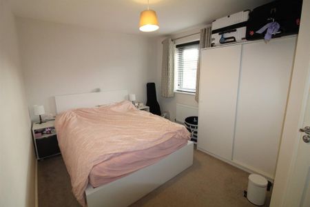 3 bedroom semi-detached house to rent - Photo 4