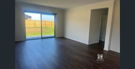 BRAND NEW FAMILY HOME! - Photo 4