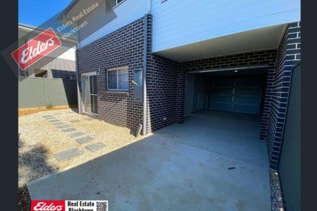 SPACIOUS TOWNHOUSE LESS THAN 5 MINS FROM STATION! - Photo 5